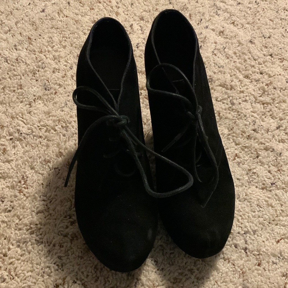 Black Wedges